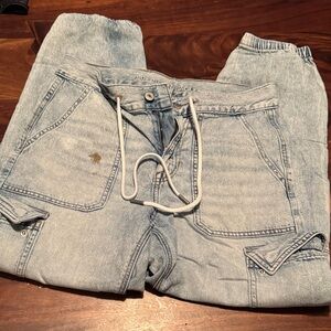 American Eagle Outfitters Light Wash Relaxed Jeans